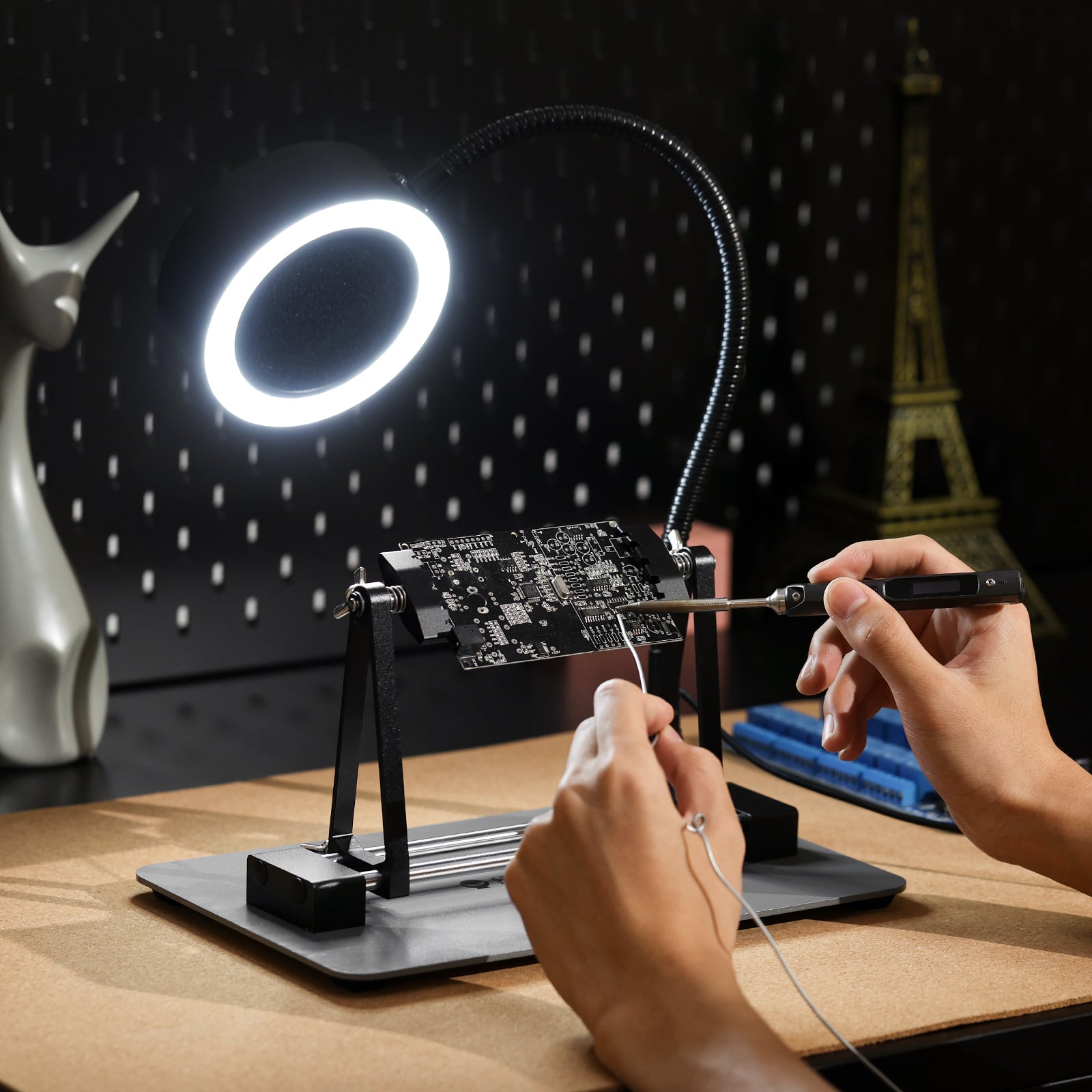 Magnetic Adjustable Circuit Board Holder - Thumbnail 3